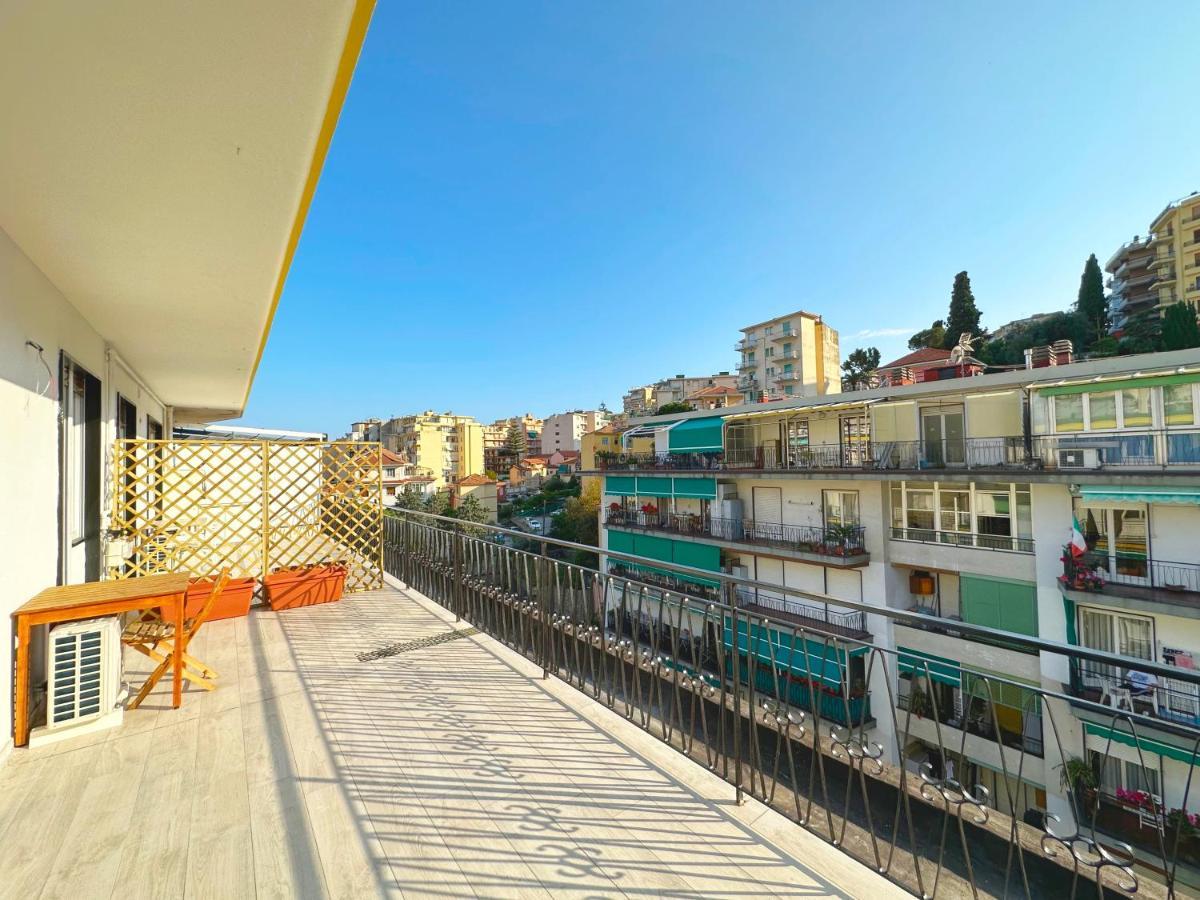 Wh - Cuore Home - Attico Monolocale Con Parcheggio Gratuito - 5 Minuti Dal Centro - Wifi Sanremo Exterior foto
