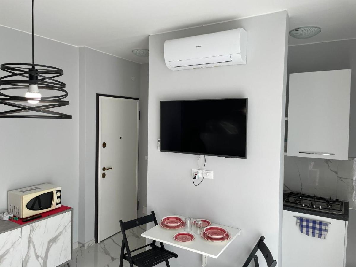 Wh - Cuore Home - Attico Monolocale Con Parcheggio Gratuito - 5 Minuti Dal Centro - Wifi Sanremo Exterior foto