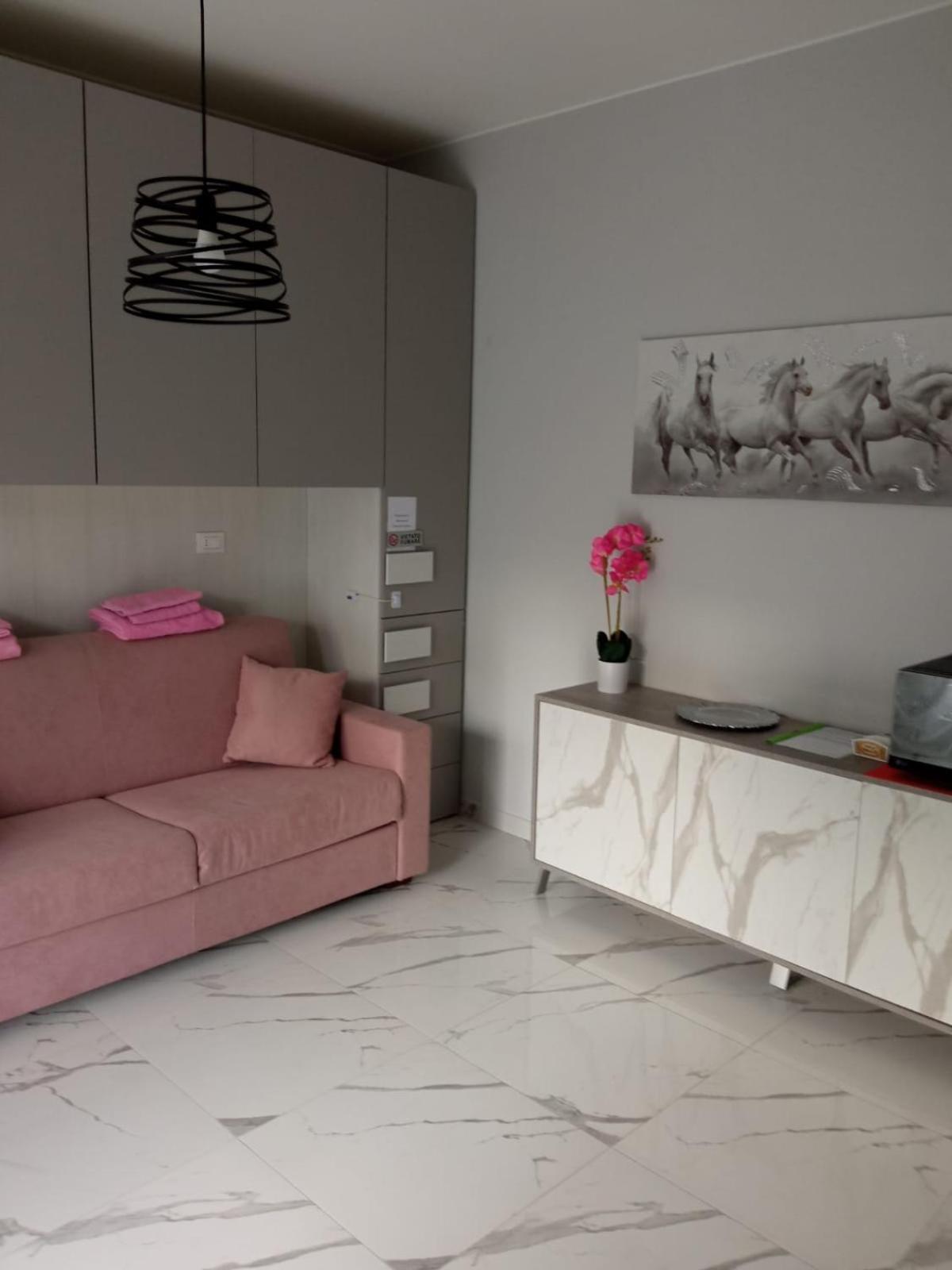 Wh - Cuore Home - Attico Monolocale Con Parcheggio Gratuito - 5 Minuti Dal Centro - Wifi Sanremo Exterior foto